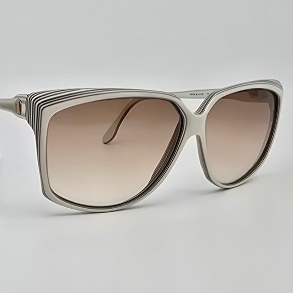 Anne Klein 3000 680 White Frame Light Brown Gradient Lens Sunglasses w Case Itay main image 9